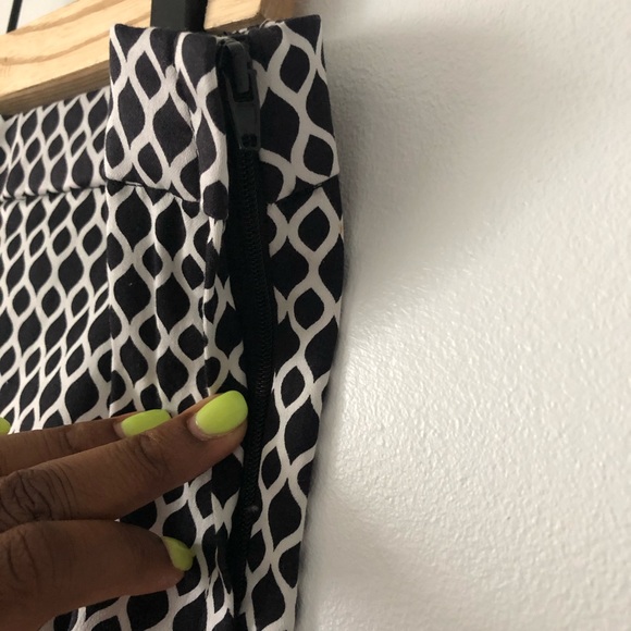 Brand new H&M women’s slacks black & white print - Picture 6 of 9